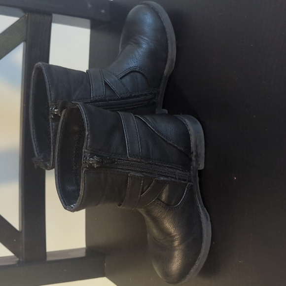 Baby Gap boots - Picture 2 of 2